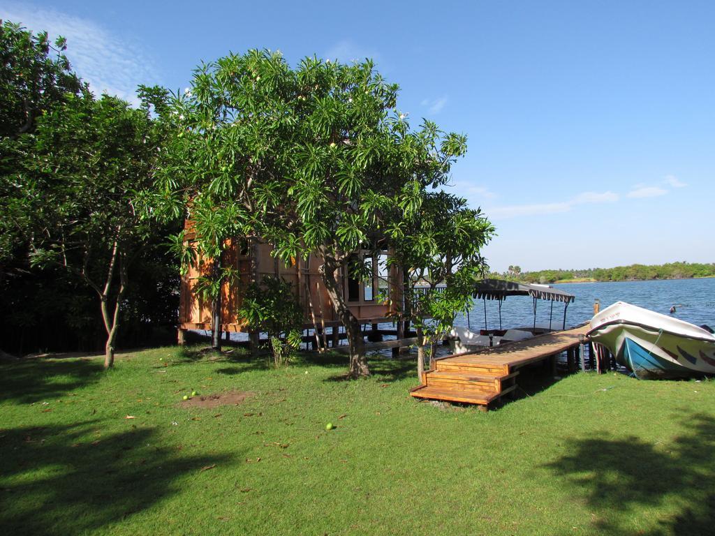 Lord Of The Forest Hotel Batticaloa Room photo
