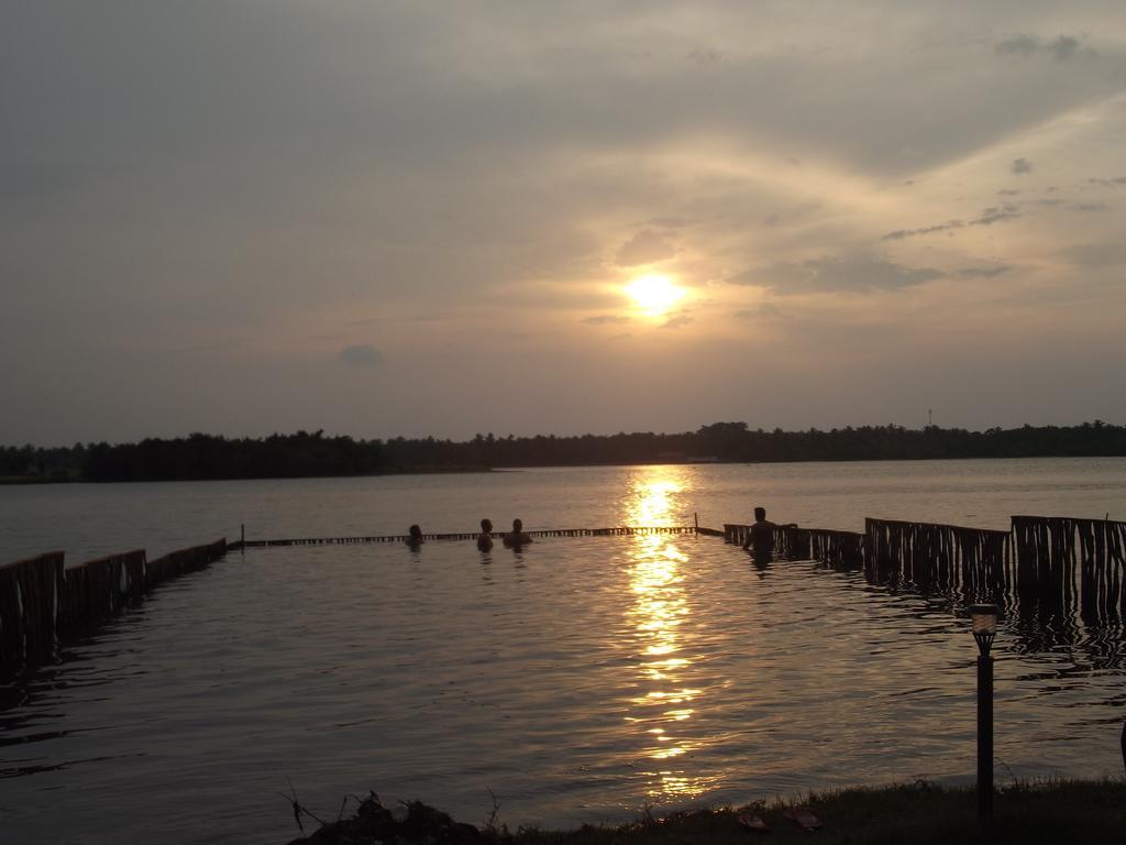 Lord Of The Forest Hotel Batticaloa Exterior photo